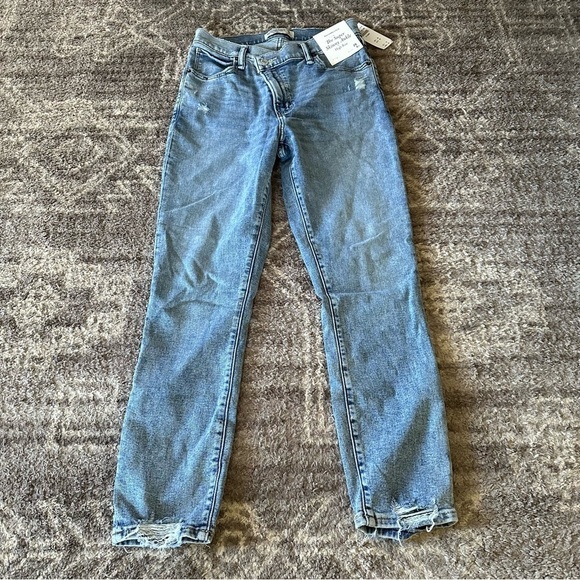 NWT Abercrombie & Fitch The Super Skinny Ankle High Rise Jeans Raw Hem 28S - Picture 3 of 10